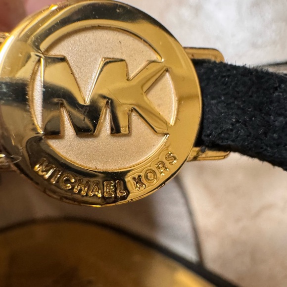 Michael Kors Black Suede Gold Hardware Platform Heels (8.5) NWOB - Picture 5 of 6